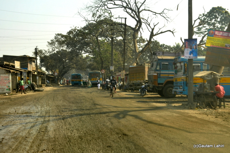 Very bad road from Kolkata to Chandraketugarh, taken by Gautam Lahiri