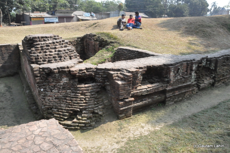 Ancient relics at Chandraketugarh, taken by Gautam Lahiri