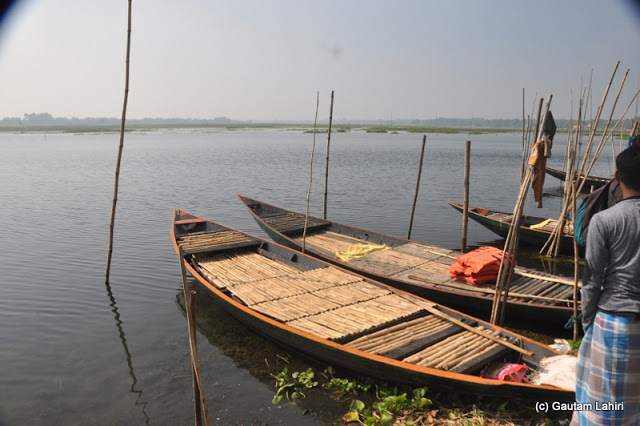 Chupir Chor, the local name for the lake at Purbasthali. The boats were a welcome sight by Gautam Lahiri