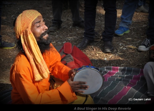 A young Baul singer sings a folk song that will bound to stop you on your tracks at Santiniketan, India