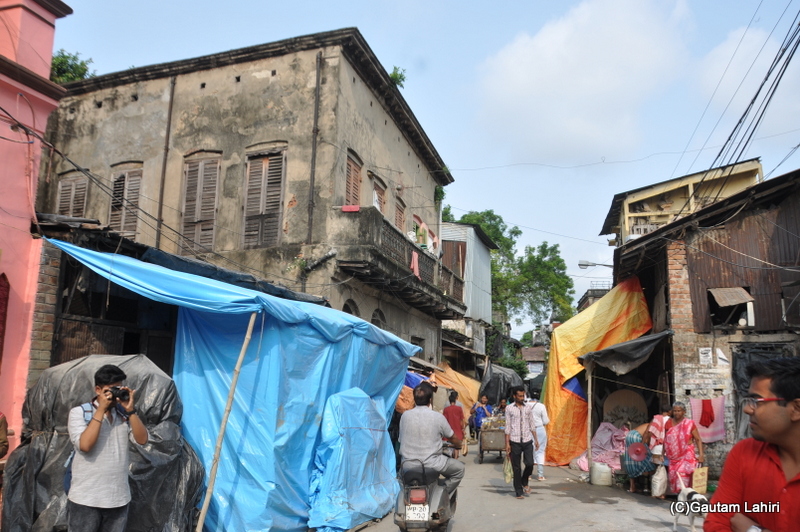 The narrow roads and lanes of Kumartoli, north kolkata by gautam lahiri