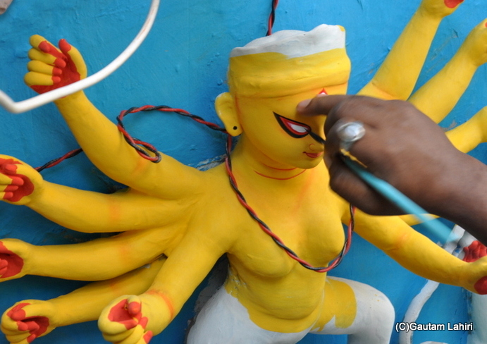 Potters paint the idols to give it life at kumartoli, north kolkata, by gautam lahiri