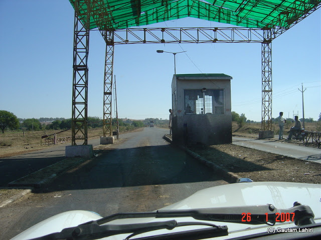 Seoni checkpost was the last of the town character it held. Remote and slightly desolate country side started changing the landscape from Nagpur to Kanha forest reserve by Gautam Lahiri