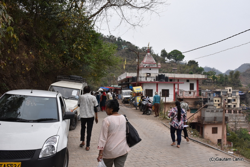 Road to the Neelkanth Shiva temple, Rishikesh by gautam lahiri