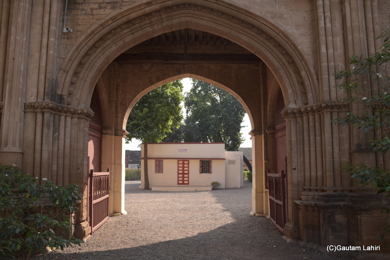 The arched gates interconnected the various sections of the palace. We pressed on to catch a glimpse of the western section, which wound its way into the interior of Naulakha Palace, Gondal by gautam lahiri
