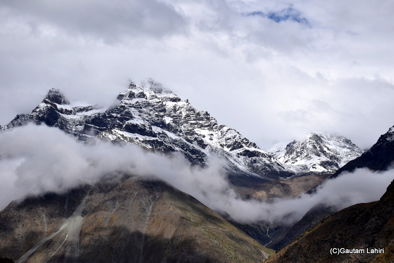 The Dauldar and Pir Punjal range around Manali by gautam lahiri