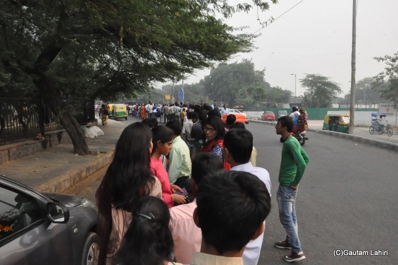 Long queue of people in front of Bahai temple, New Delhi by gautam lahiri