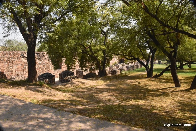 Eastern wall of Purana Qila, New Delhi by gautam lahiri