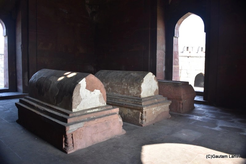 Ghiyasudin Tughlaq's tomb complex , New Delhi by gautam lahiri