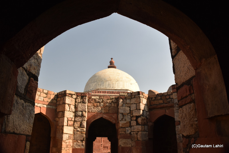 Zafar Khan's tomb complex , New Delhi by gautam lahiri